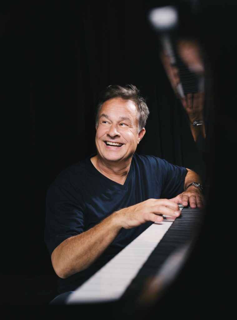 LARS REICHOW